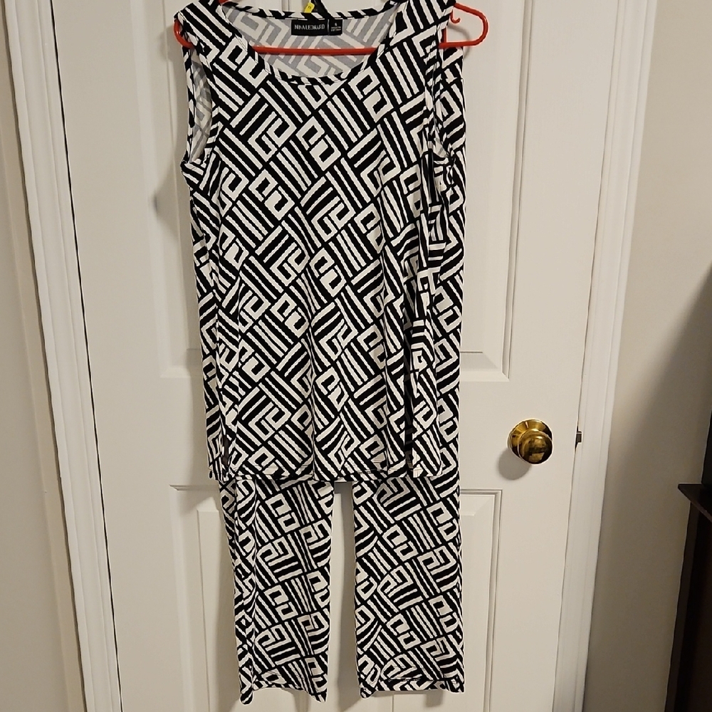 Nina LEONARD Black And White Patterned 2 Piece Outfit Add To Bundle
